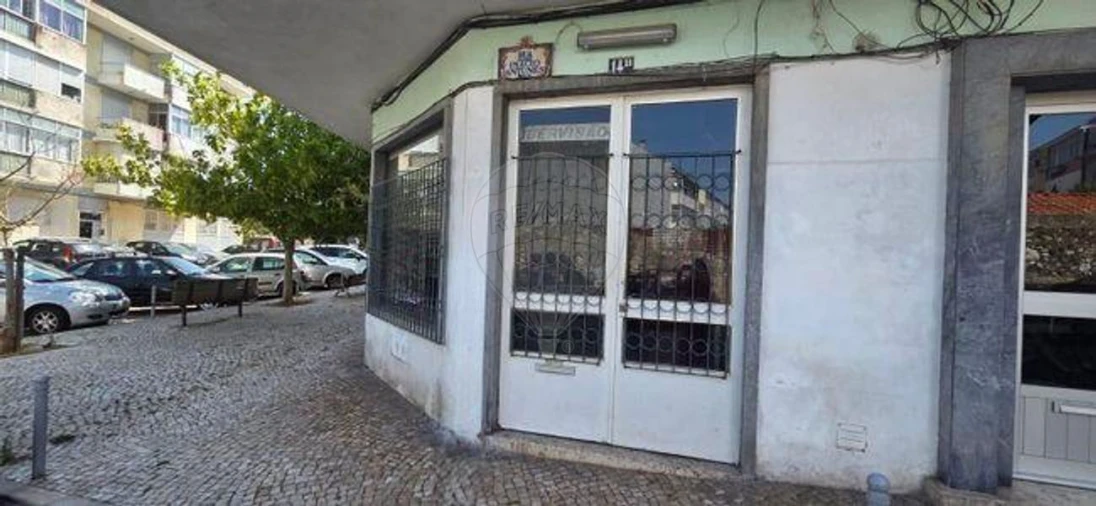 Loja para Venda em Queluz e Belas
