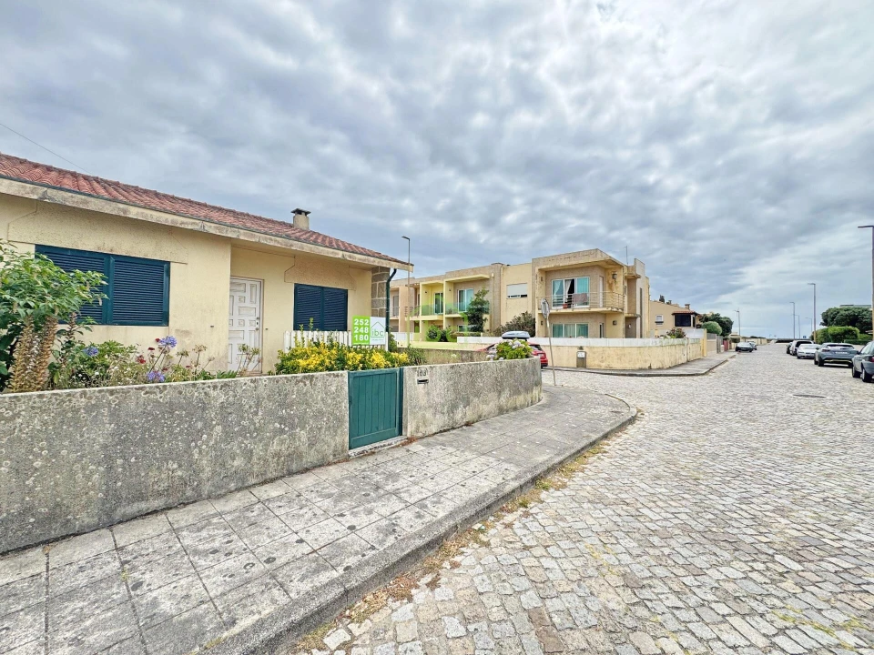 Moradia T3 para Venda em Mindelo Foto 1