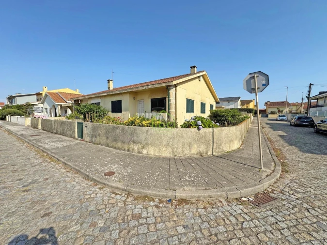 Moradia T3 para Venda em Mindelo Foto 4