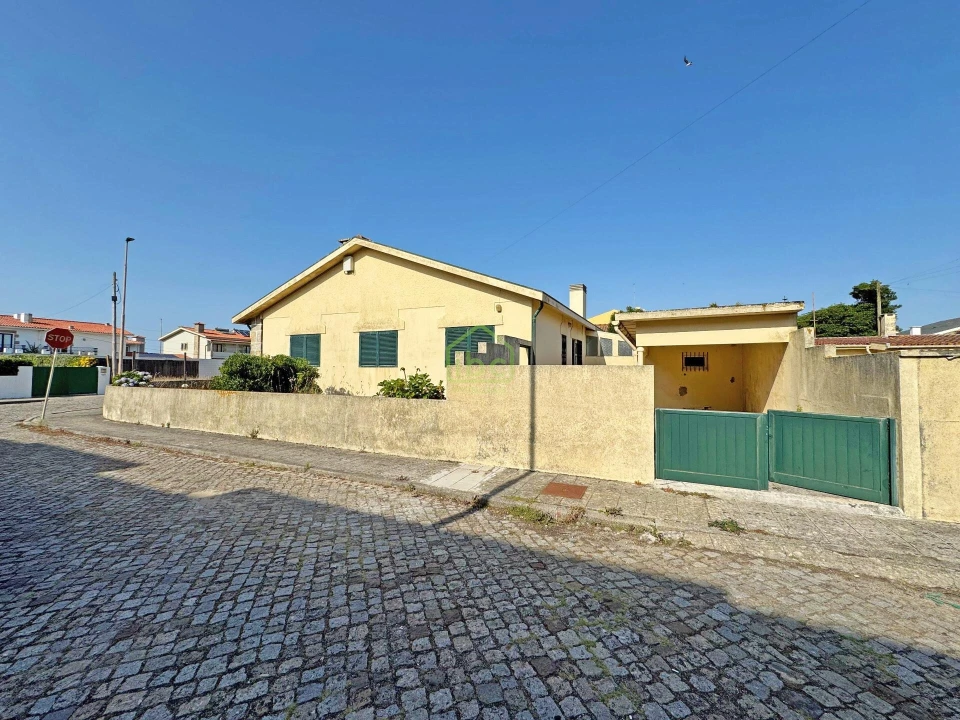 Moradia T3 para Venda em Mindelo Foto 3