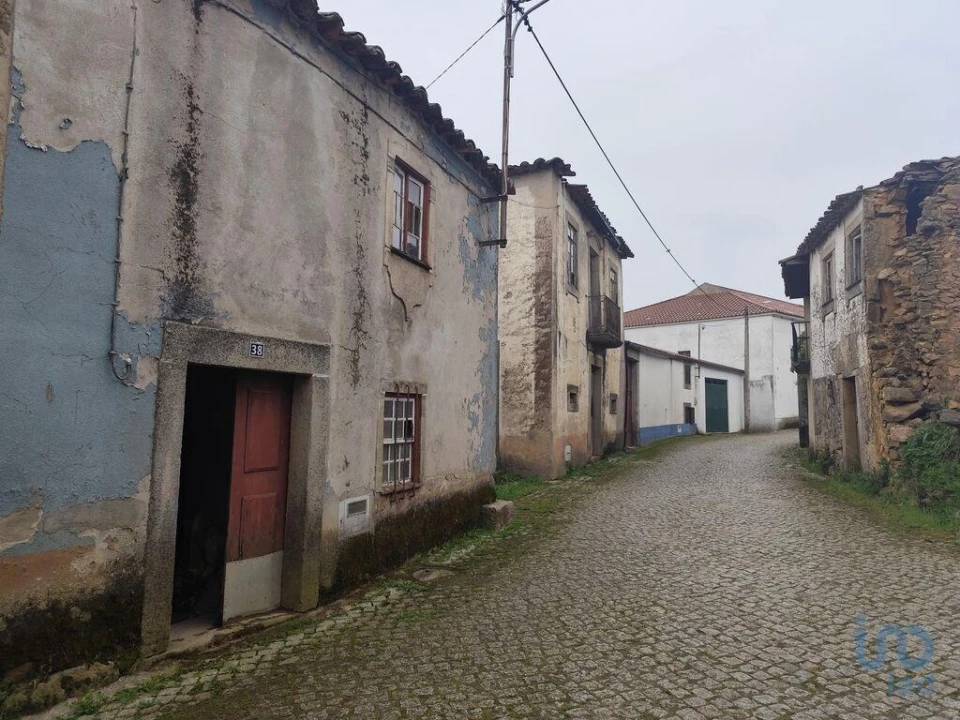 Moradia T2 para Venda em Penas Roias Foto 3