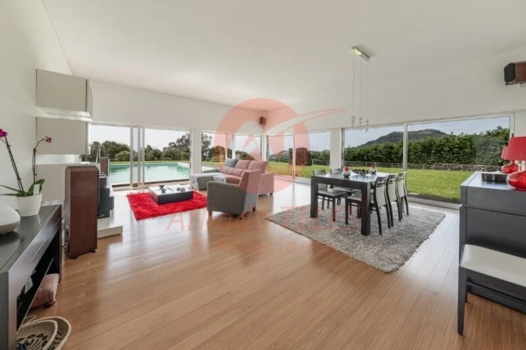 Moradia T5 para Venda em São Sebastião Foto 13