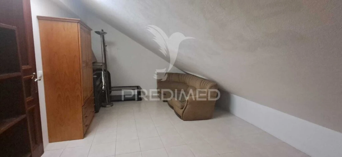 Moradia T4 para Venda em Angra (São Pedro) Foto 16