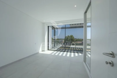 Moradia T4 para Venda em Albufeira e Olhos de Água