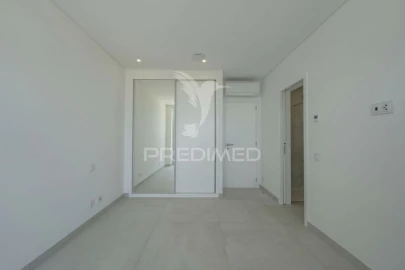 Moradia T4 para Venda em Albufeira e Olhos de Água