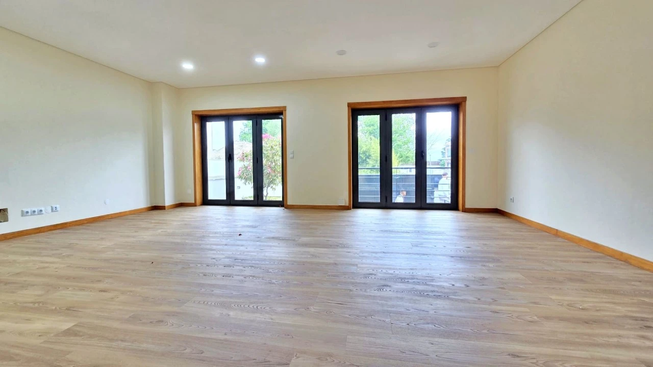 Moradia T4 para Venda em Santa Marta de Portuzelo Foto 4