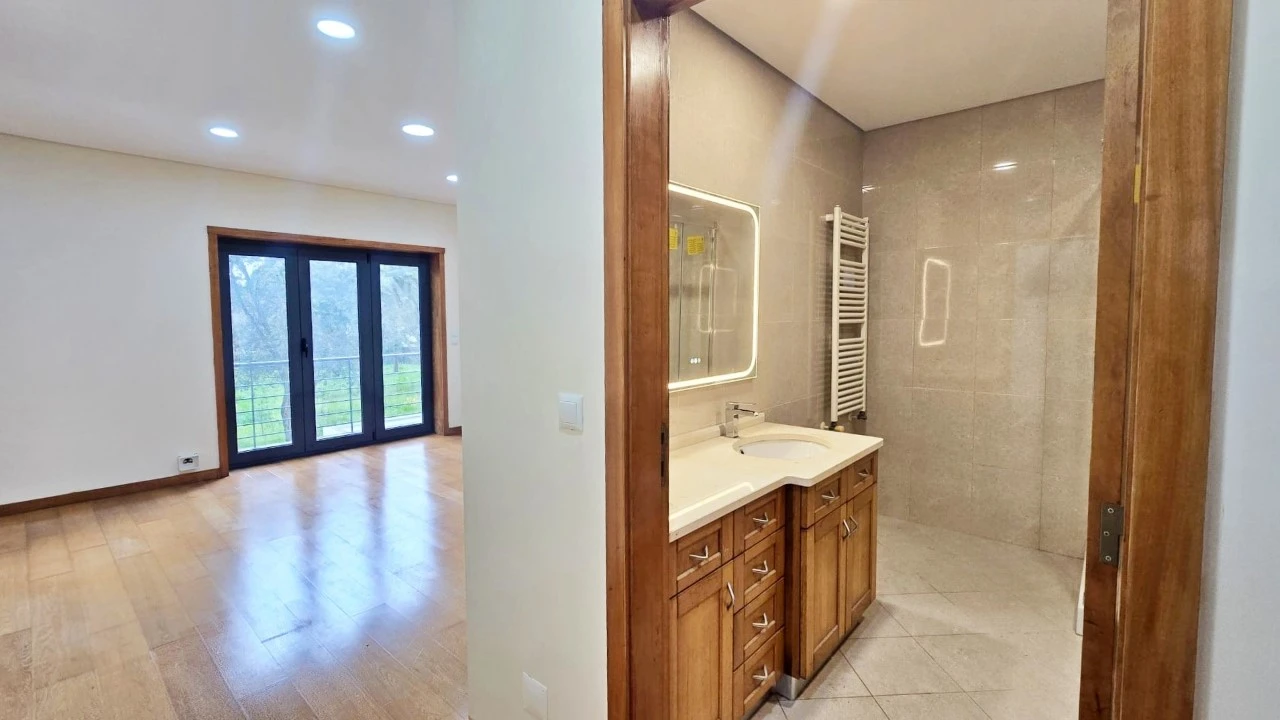 Moradia T4 para Venda em Santa Marta de Portuzelo Foto 9