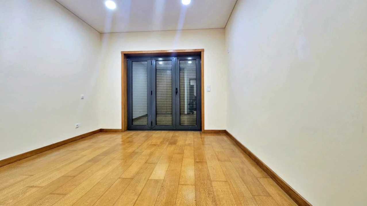 Moradia T4 para Venda em Santa Marta de Portuzelo Foto 22