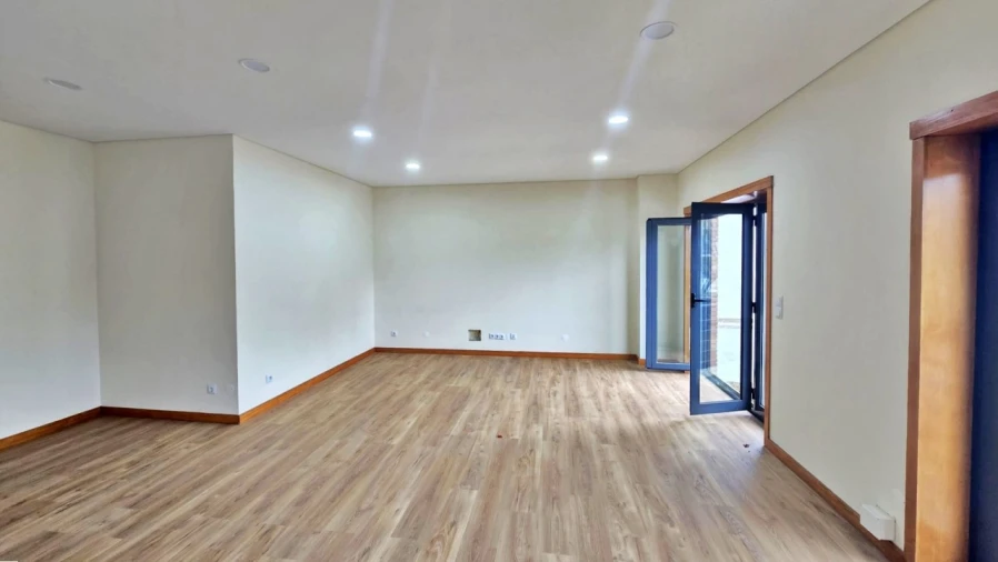 Moradia T4 para Venda em Santa Marta de Portuzelo Foto 3