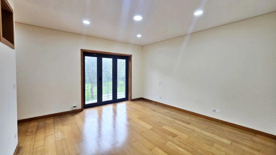 Moradia T4 para Venda em Santa Marta de Portuzelo Foto 8