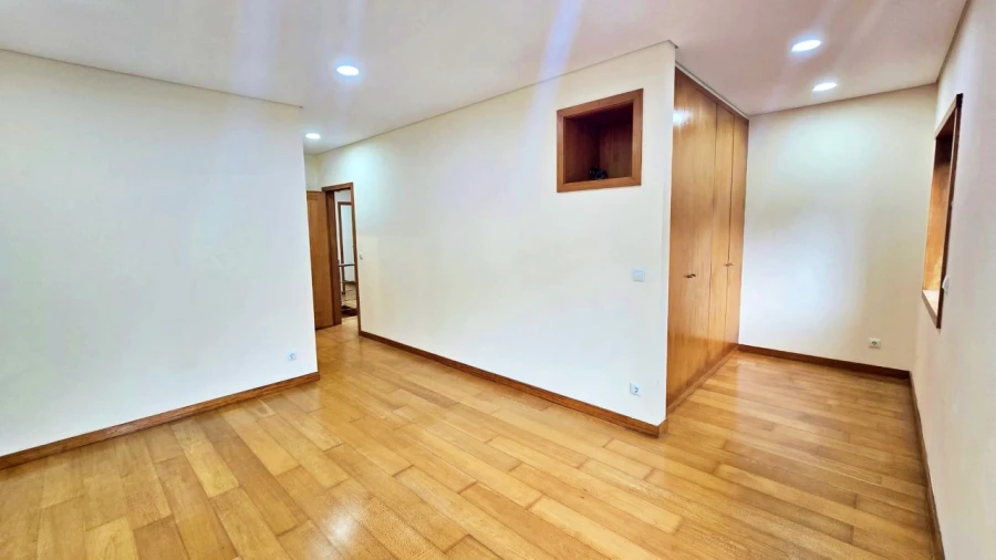 Moradia T4 para Venda em Santa Marta de Portuzelo Foto 11