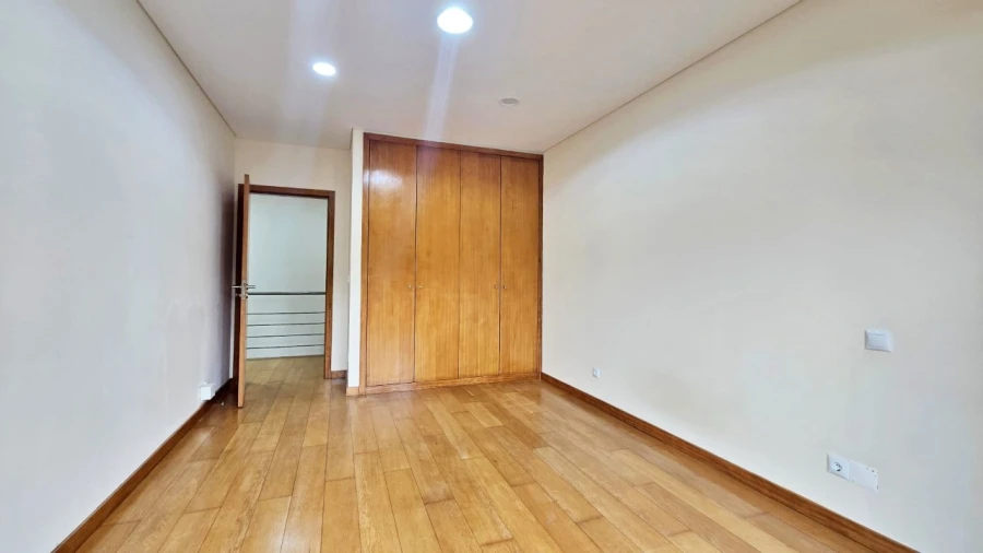 Moradia T4 para Venda em Santa Marta de Portuzelo Foto 12