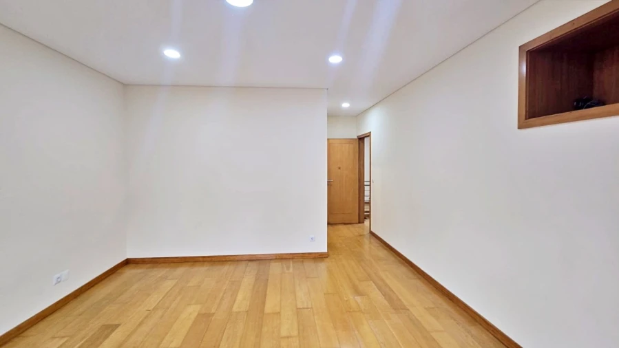 Moradia T4 para Venda em Santa Marta de Portuzelo Foto 14