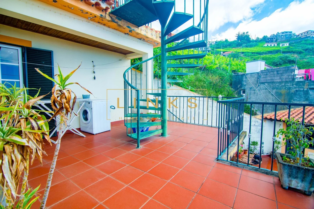 Moradia T3 para Venda em Estreito de Camara de Lobos Foto 18