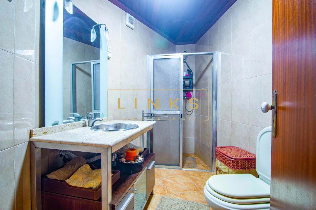 Moradia T3 para Venda em Estreito de Camara de Lobos Foto 14