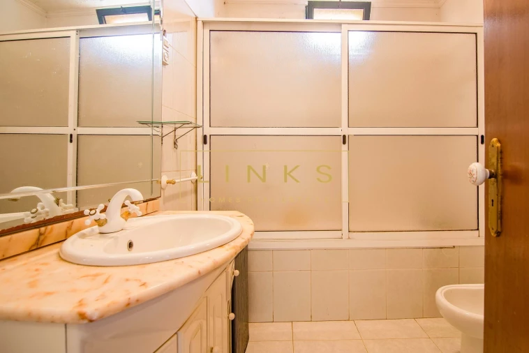 Moradia T3 para Venda em Estreito de Camara de Lobos Foto 16