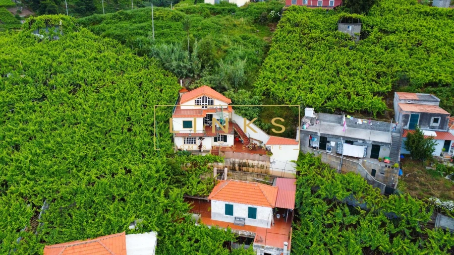 Moradia T3 para Venda em Estreito de Camara de Lobos Foto 1