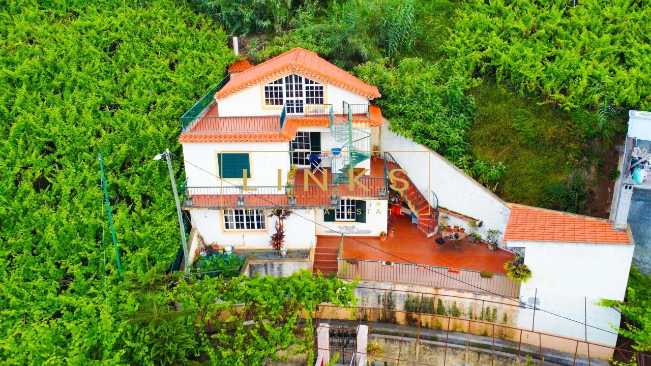 Moradia T3 para Venda em Estreito de Camara de Lobos Foto 2