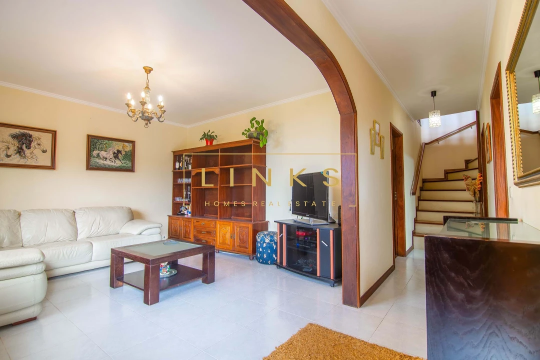 Moradia T3 para Venda em Estreito de Camara de Lobos Foto 9