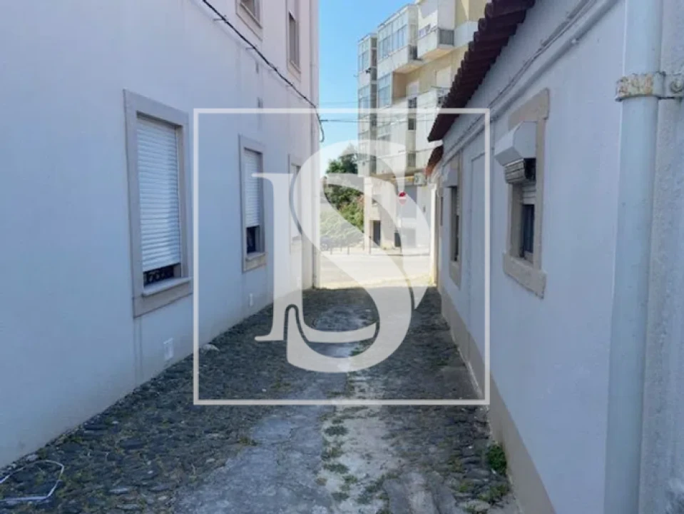 Moradia T9 para Venda em Ajuda Foto 24