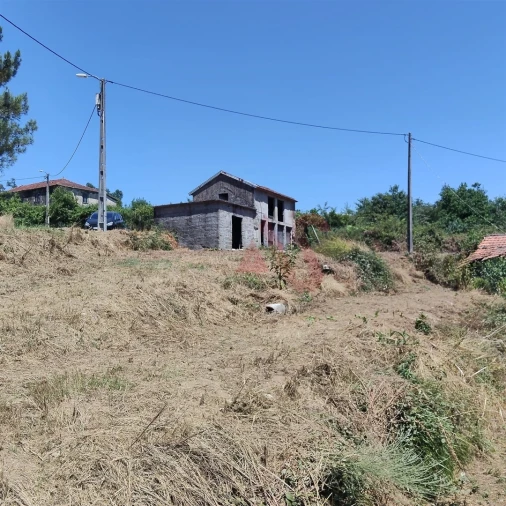 Moradia T4 para Venda em Vila Cova da Lixa e Borba de Godim Foto 1
