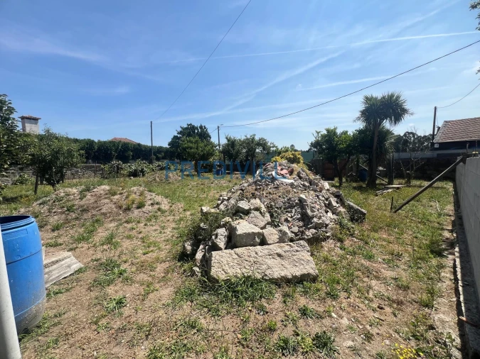 Terreno para Venda em Castêlo da Maia Foto 2