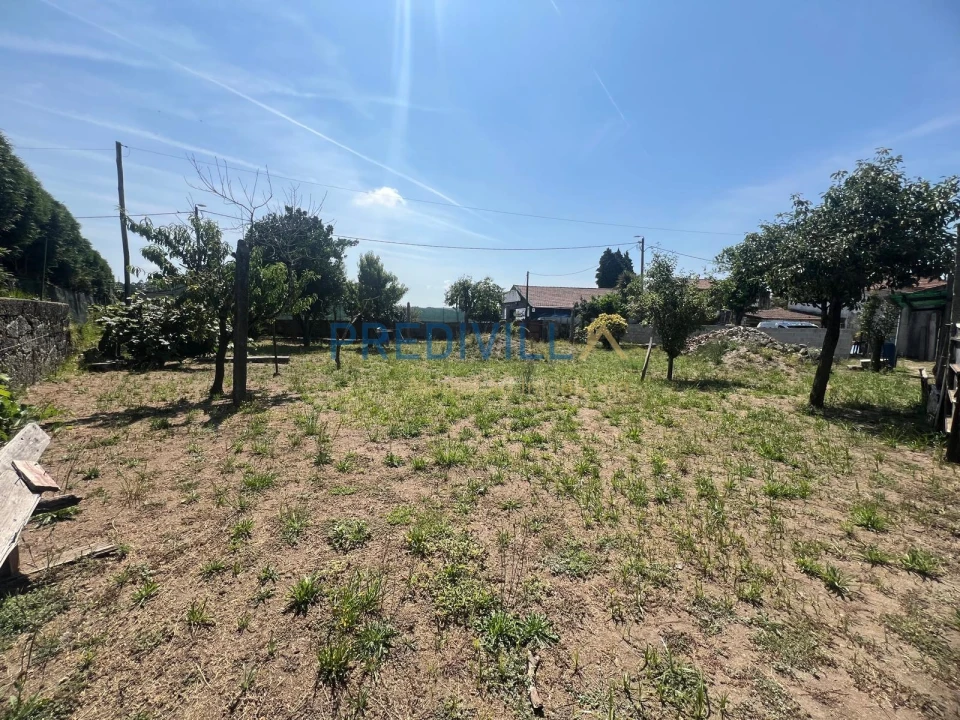 Terreno para Venda em Castêlo da Maia Foto 3