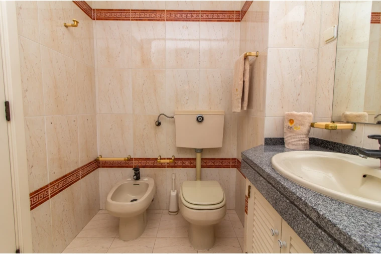 Apartamento T3 para Venda em Quarteira Foto 25