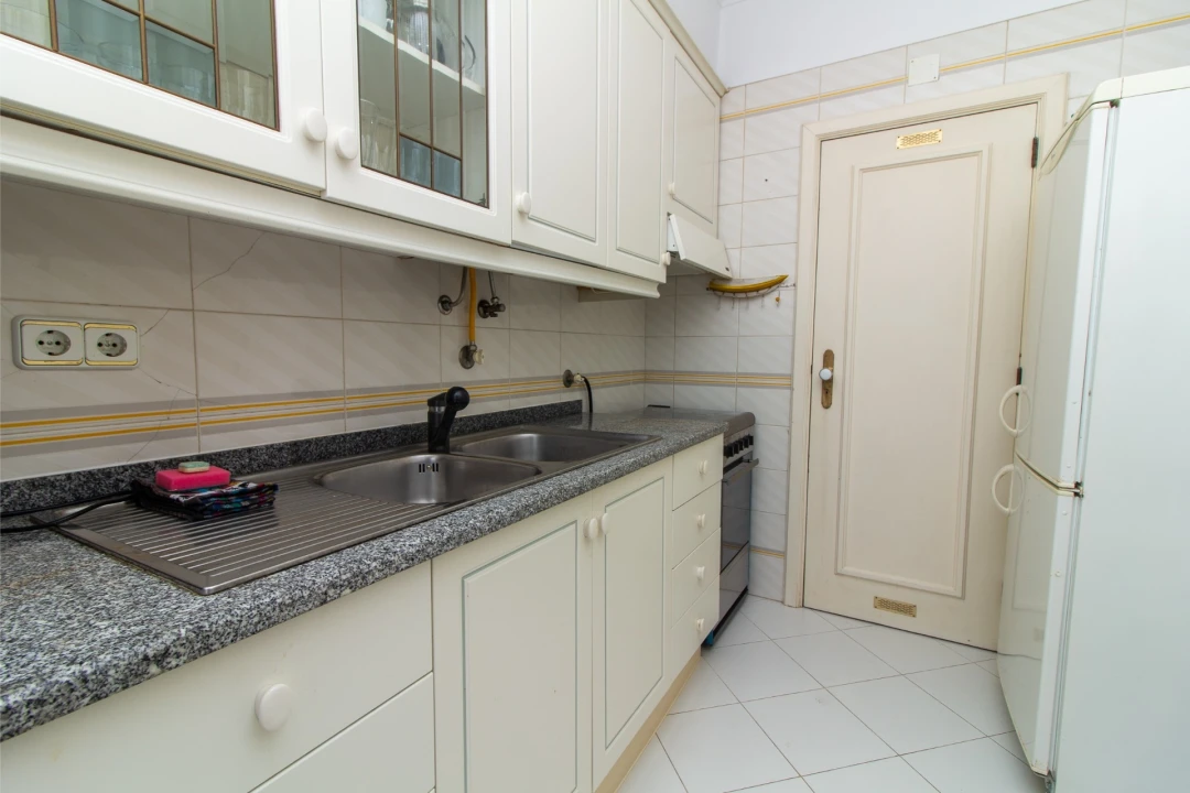 Apartamento T3 para Venda em Quarteira Foto 38