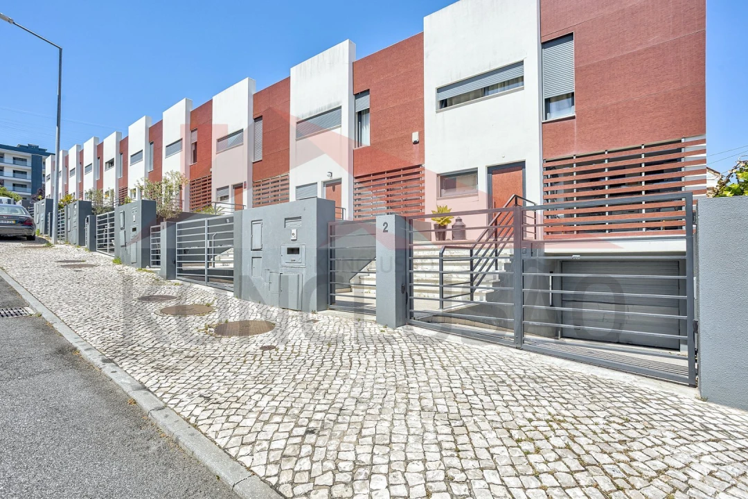 Moradia T4 para Venda em Alverca do Ribatejo e Sobralinho Foto 1