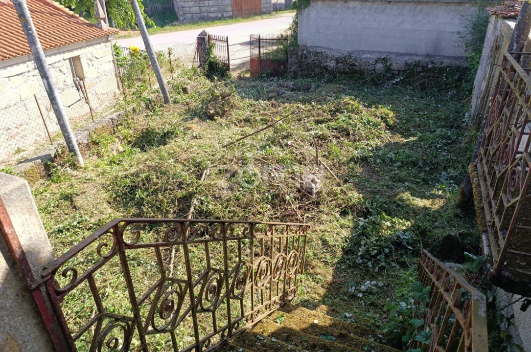 Moradia T2 para Venda em Nogueira da Montanha Foto 4