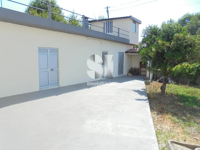 Moradia T4 para Venda em Arrifana Foto 3