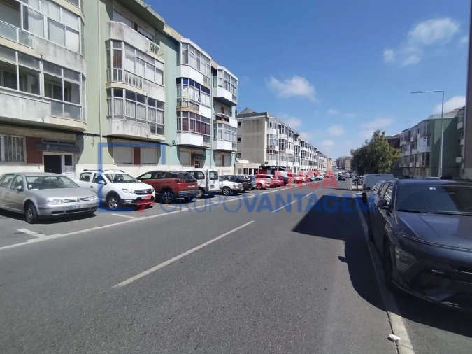 Apartamento T3 para Venda em Algueirão-Mem Martins Foto 2