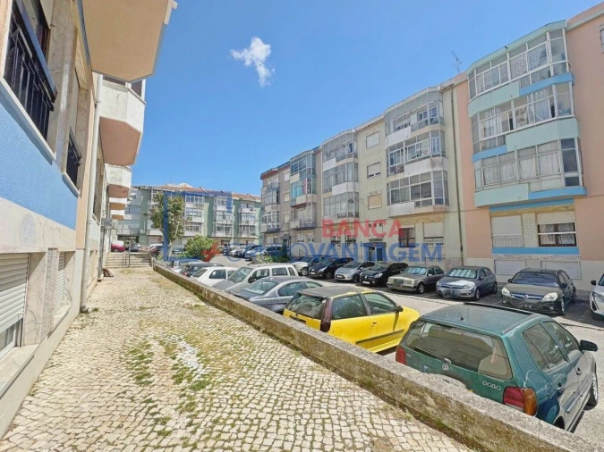 Apartamento T3 para Venda em Algueirão-Mem Martins Foto 17