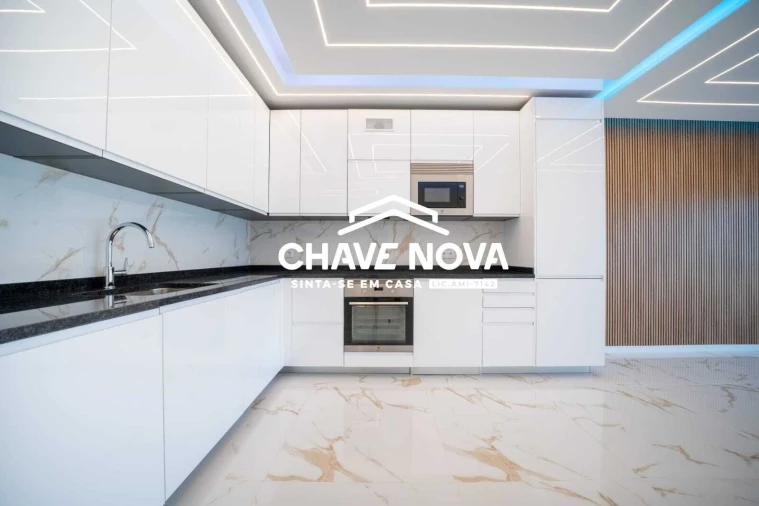 Apartamento T3 para Venda em Quarteira Foto 4