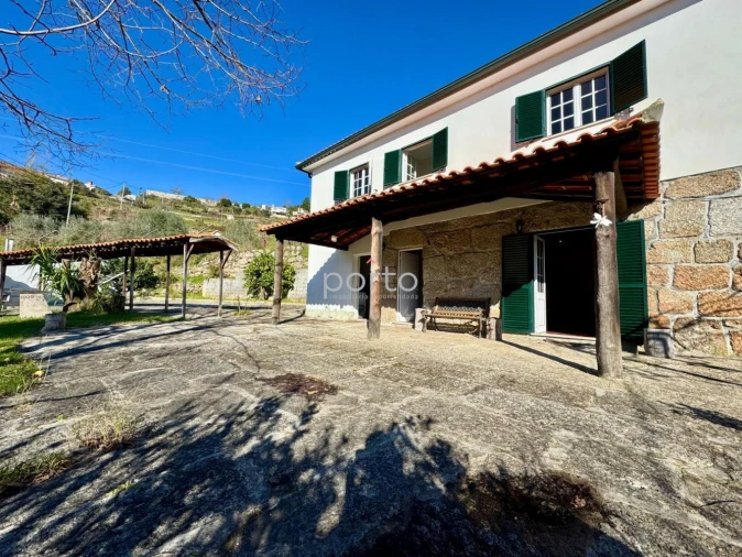 Moradia T3 para Venda em Santa Cruz do Douro e São Tomé de Covelas Foto 1