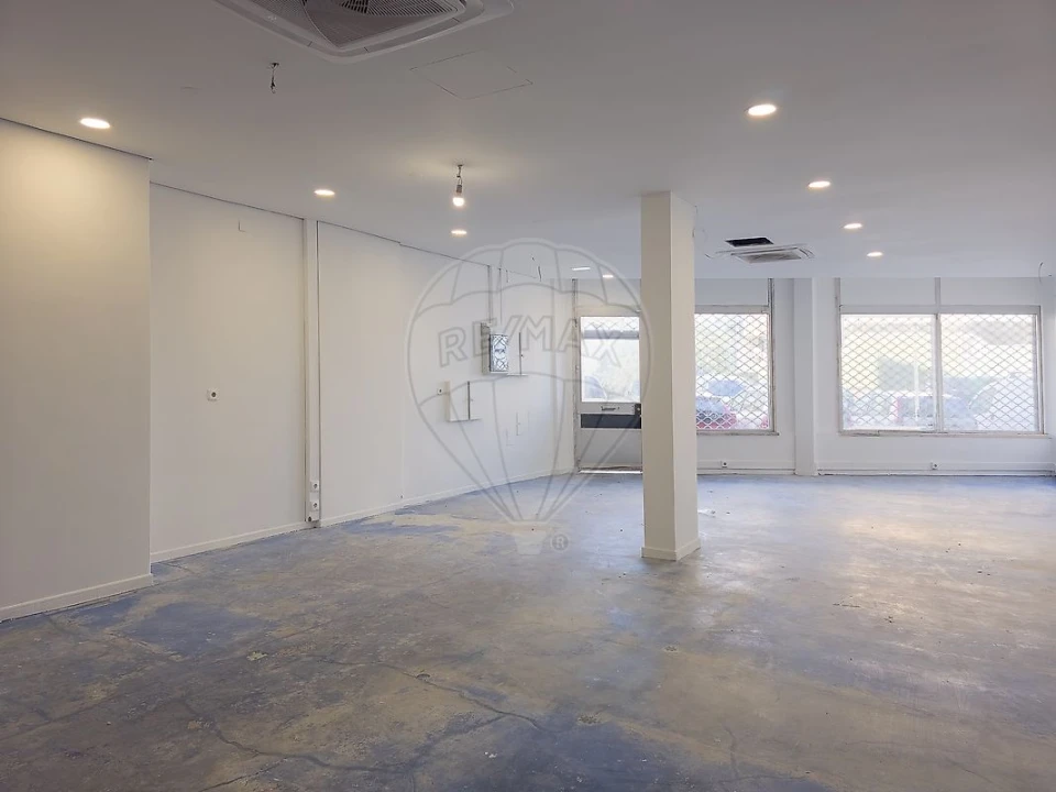 Loja para Venda em Loures Foto 1