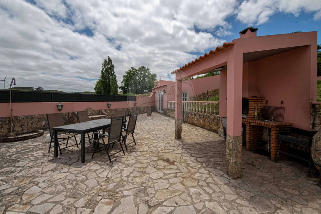 Moradia T4 para Venda em Sobral de Monte Agraço Foto 1