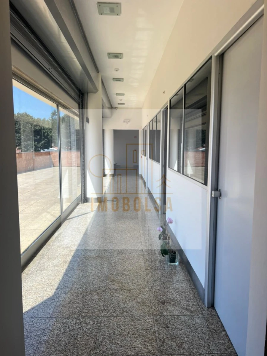 Escritório para Arrendamento em Moreira Foto 4