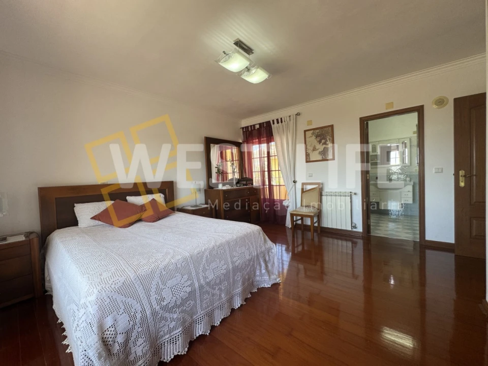 Moradia T4 para Venda em Carvoeira Foto 12