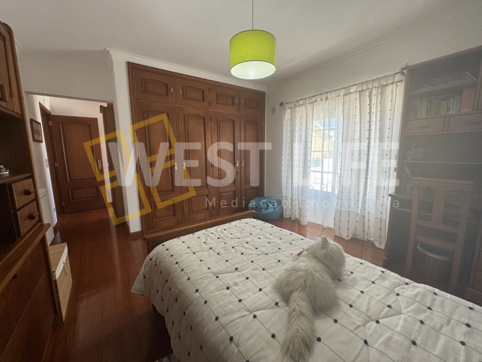 Moradia T4 para Venda em Carvoeira Foto 16