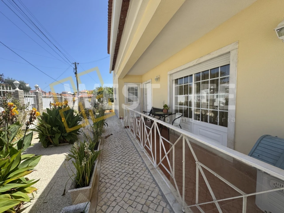 Moradia T4 para Venda em Carvoeira Foto 21