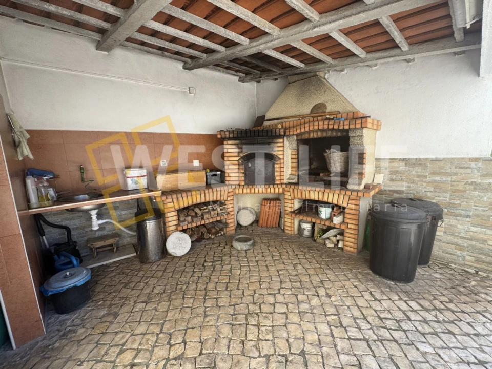 Moradia T4 para Venda em Carvoeira Foto 26