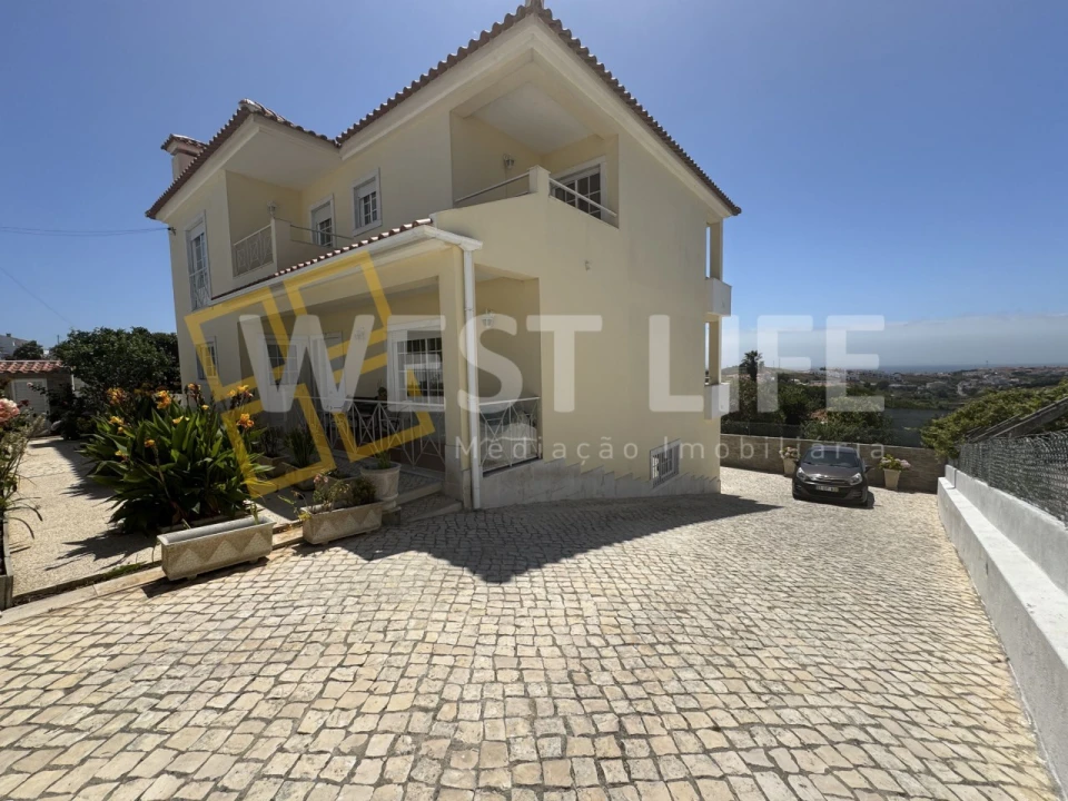 Moradia T4 para Venda em Carvoeira Foto 28