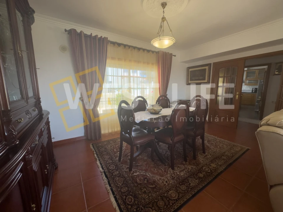 Moradia T4 para Venda em Carvoeira Foto 8