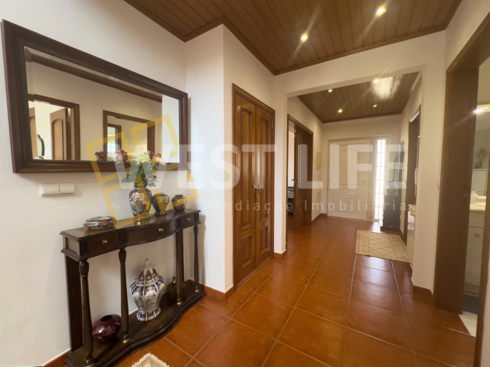 Moradia T4 para Venda em Carvoeira Foto 6