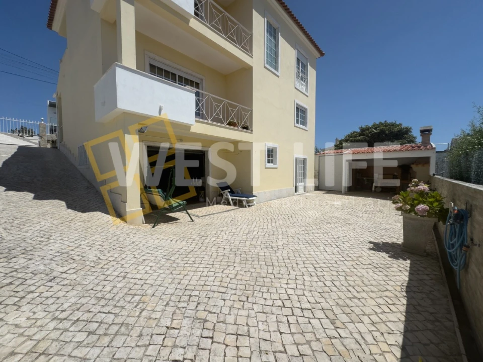 Moradia T4 para Venda em Carvoeira Foto 23