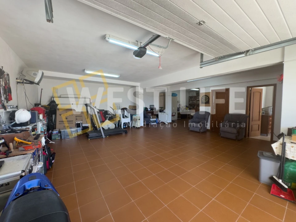 Moradia T4 para Venda em Carvoeira Foto 24