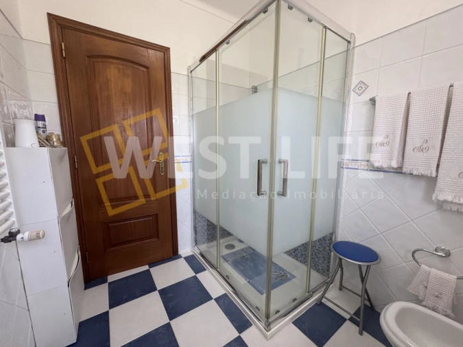 Moradia T4 para Venda em Carvoeira Foto 22