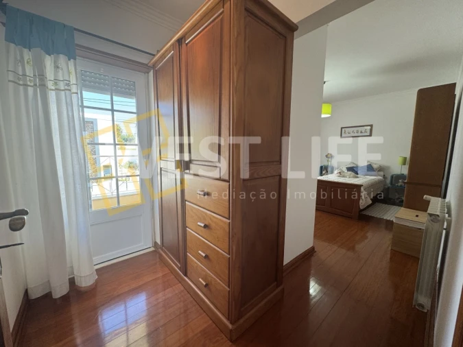 Moradia T4 para Venda em Carvoeira Foto 17